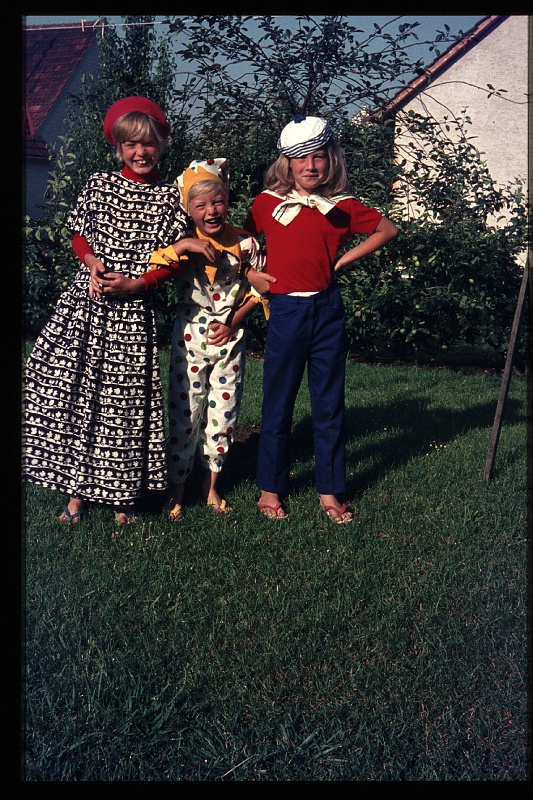 09.Regensburg jul 1971 Brigitte,Marion,Peter.JPG